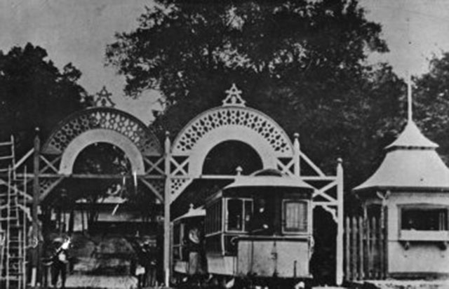 Island Park Entrance